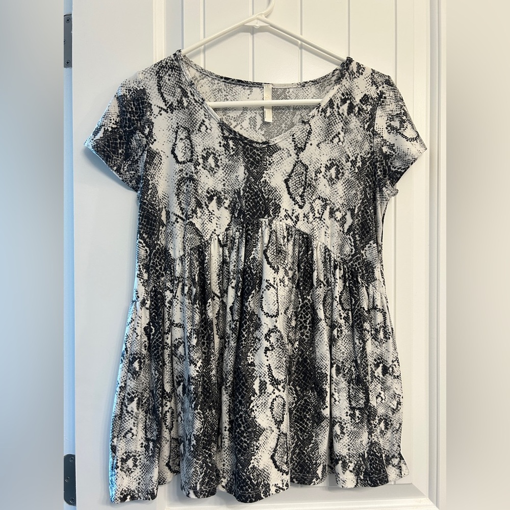 Monochrome Snake Print Short Sleeve Top